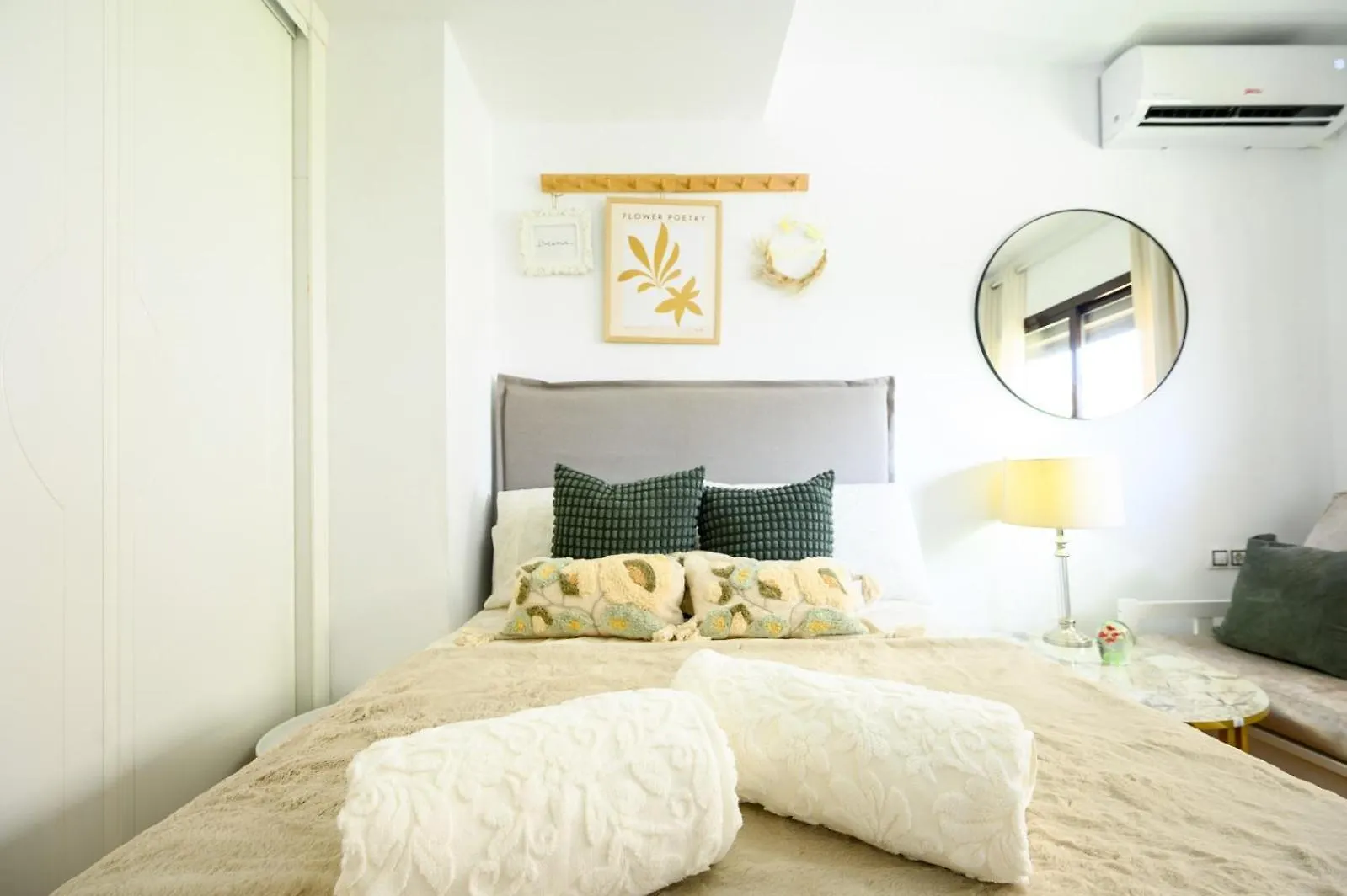Apartamento Estudio Con Parking Teatinos Malaga Living