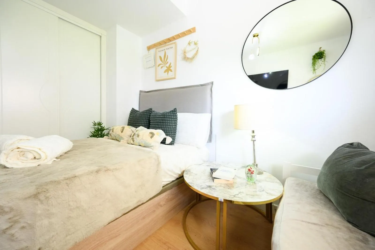 Apartamento Estudio Con Parking Teatinos Malaga Living Espanha